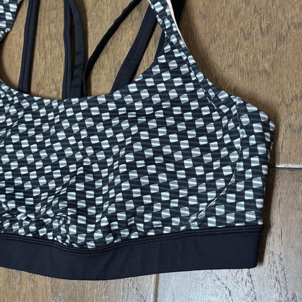 Lululemon Black/White Patterned Sports Bra - Picture 4 of 7